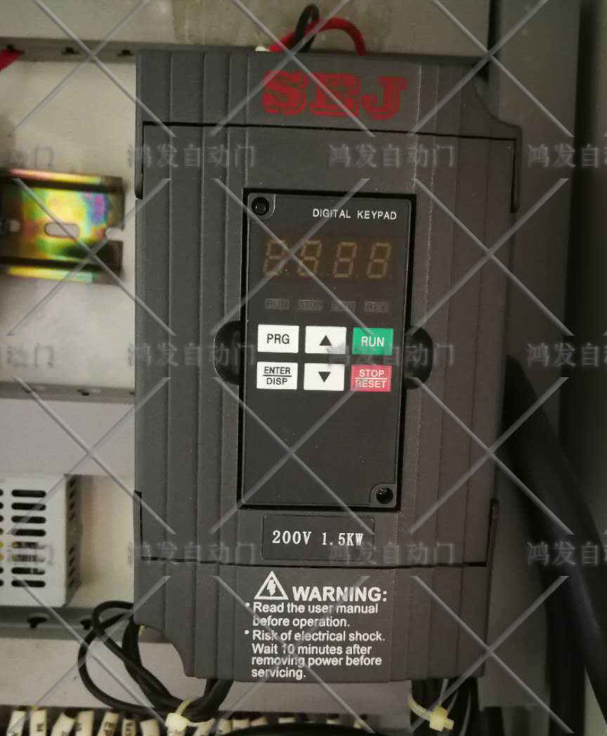 快速卷簾門電控箱內(nèi)的sej變頻器 快速卷簾門電控箱內(nèi)的sej變頻器
